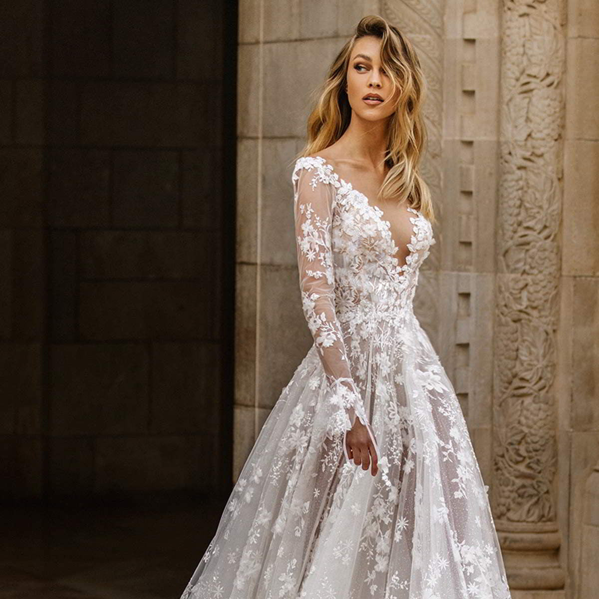 Elegant Floral Lace Wedding Dress – Timeless Romance